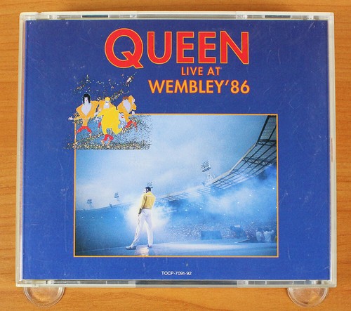 Queen live wembley - queen, at