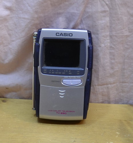 Vecchio televisore portatile - vecchio,
