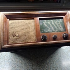 Antica radio a valvole Siemens