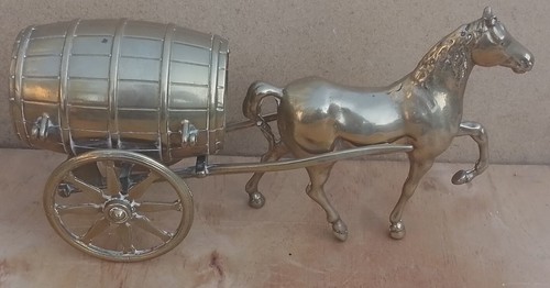 Vecchio antico carro botte