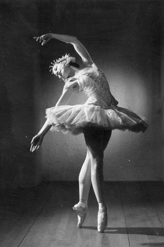 Ballerina margot fonteyn 1930s - fonteyn,