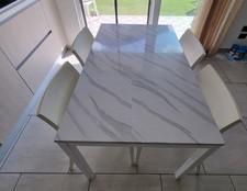 tavolo da pranzo con 4 sedie