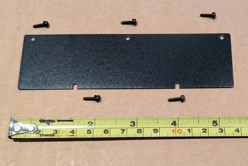 Piastra chiusura con viti - di,
