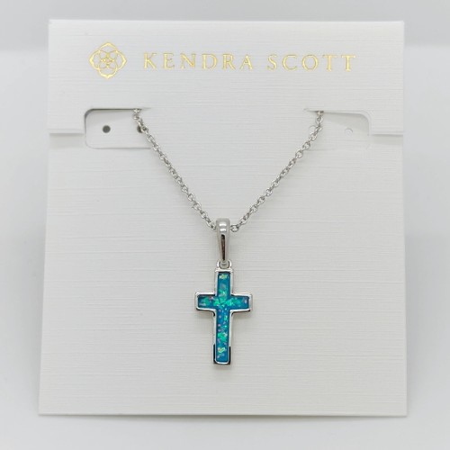 Nuova collana con ciondolo