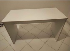 scrivania bianca da ufficio