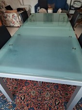 Tavolo allungabile struttura in acciaio satinato e piano in vetro temperato