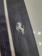 Cravatta in pelle nera Ferrari
