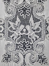 Museale tenda ricamata a mano