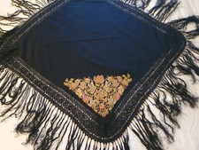 ANTICO SCIALLE SARDO DI OLIENA RICAMATO A MANO CON FILI DI SETA,CANUTIGLIA D'ORO