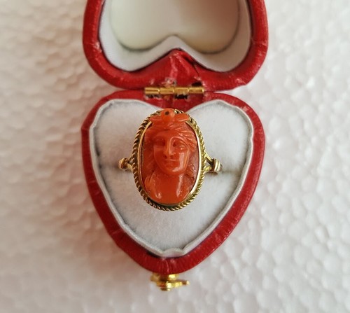 Antico anello cammeo corallo
