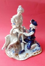 C. Villari, prima carezza, Capodimonte porcellana, 1950, h cm 20