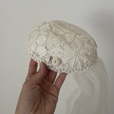 Cappello e velo vintage in