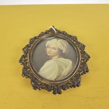 cornice vintage in metallo con stampa su tessuto