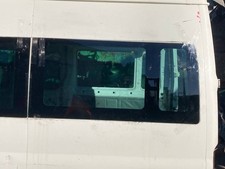 Vetro laterale posteriore sinistro Ford Transit 2000-2014 1320x628