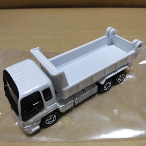 Autocarro con cassone