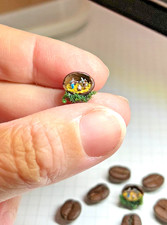 presepe in miniatura in un chicco di caffè 6/8mm