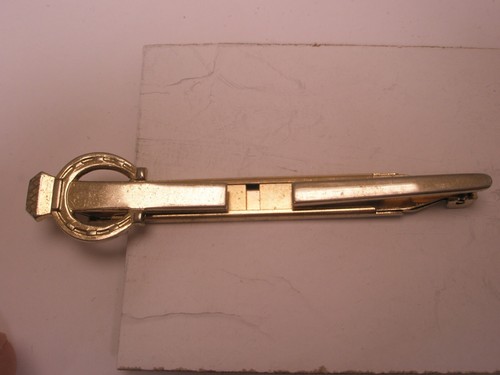 Ferro cavallo chiodo - di, e