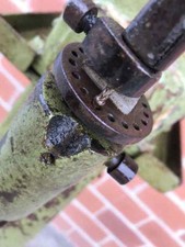 Bucatrice automatica per cuoio, cartone e gomma