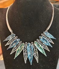 collana girocollo rigida con