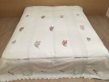 COPRILETTO MATRIMONIALE  280X250 CM, RICAMATO A MANO CON PIZZO ALL'UNCINETTO