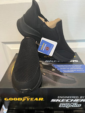 Scarpe da uomo nuove con