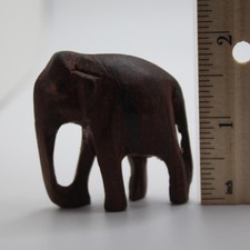 Statuina elefante in legno