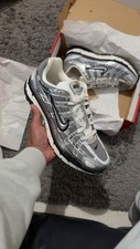 Nike P600 argento metallizzato