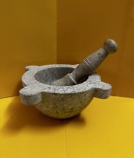 Mortaio In Pietra Con Pestello Antico