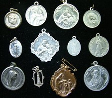  1900  ITALIA   Lotto  di  12  medagliette   votive    materiali  vari 