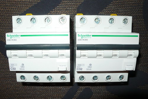 Disjoncteur differentiel 4pole - disjoncteur,