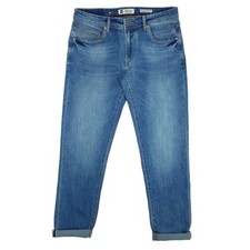 Jeans uomo stretti in fondo