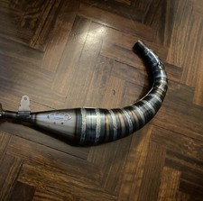 marmitta am6,presenta un’ammaccatura,non influisce sulle prestazioni per info dm