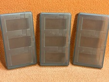 Lotto di (3) cover in plastica