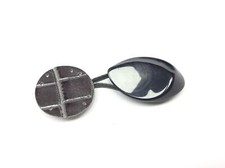 WIRE BUTTONS GREY LEATHER