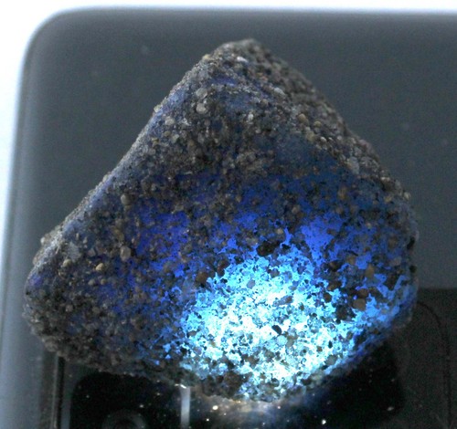 Esemplare minerale grezzo