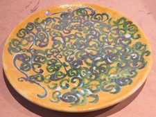 vecchio piatto in ceramica