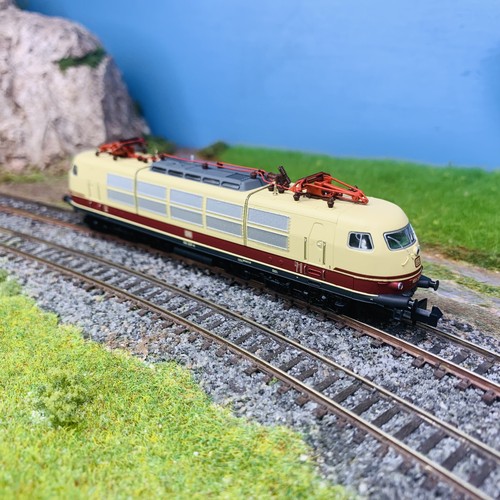 Locomotive électrique - , br
