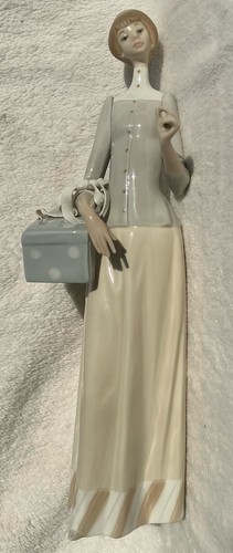 Lladro 4700 the - the, dressmaker