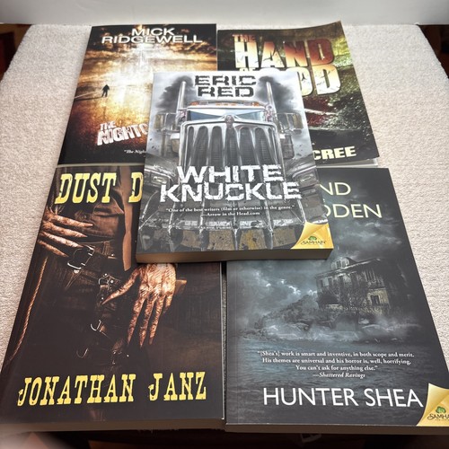Horror paperback lot - paperback, 5