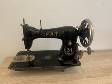 Macchina da cucire d'epoca