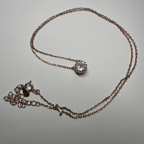 Collana con ciondolo solitario