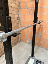 attrezzature palestra, rack, bilanciere olimpionico e pacco pesi bumper da 100kg