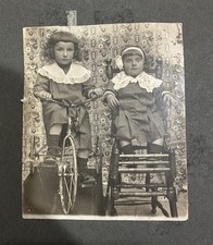 foto antica primo 900 bambini bicicletta e seggiolone abiti eleganti