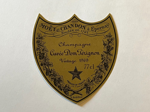 Une étiquette champagne - une,