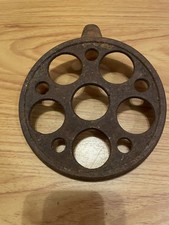 Antica stufa a legna in ghisa