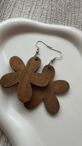 Orecchini fiore marrone
