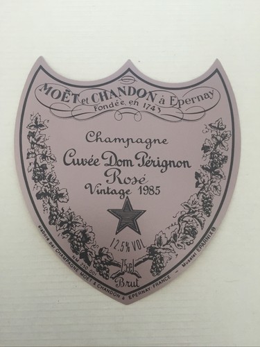 Une étiquette champagne - une,