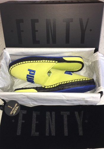 Pantofole nuove con scatola