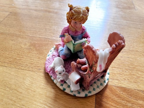 Figurina laura attic - figurina, "e