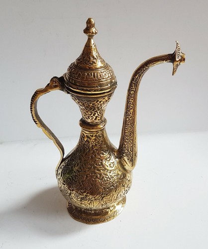 Antico annaffiatoio arabo